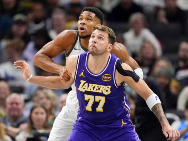 Lakers Hạ Warriors 112-108 Trong Màn So Tài Kịch Tính