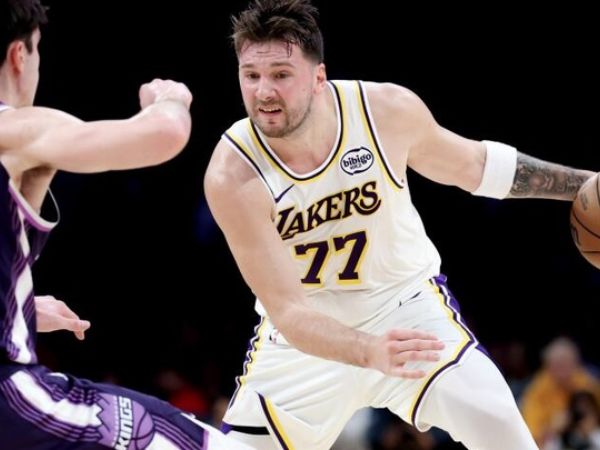 Lakers thắng Warriors 112-108 cực nghẹt thở